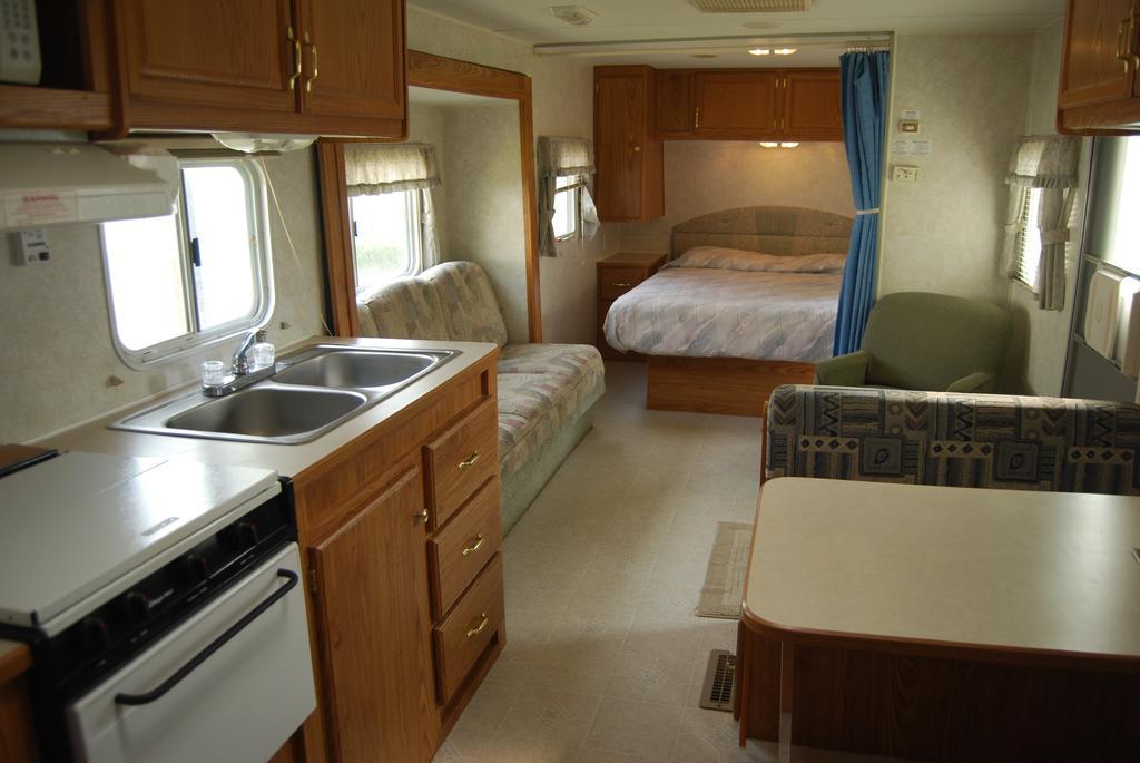 Crescent Bar Camping Resort Studio Cabin 1 Trinidad Esterno foto