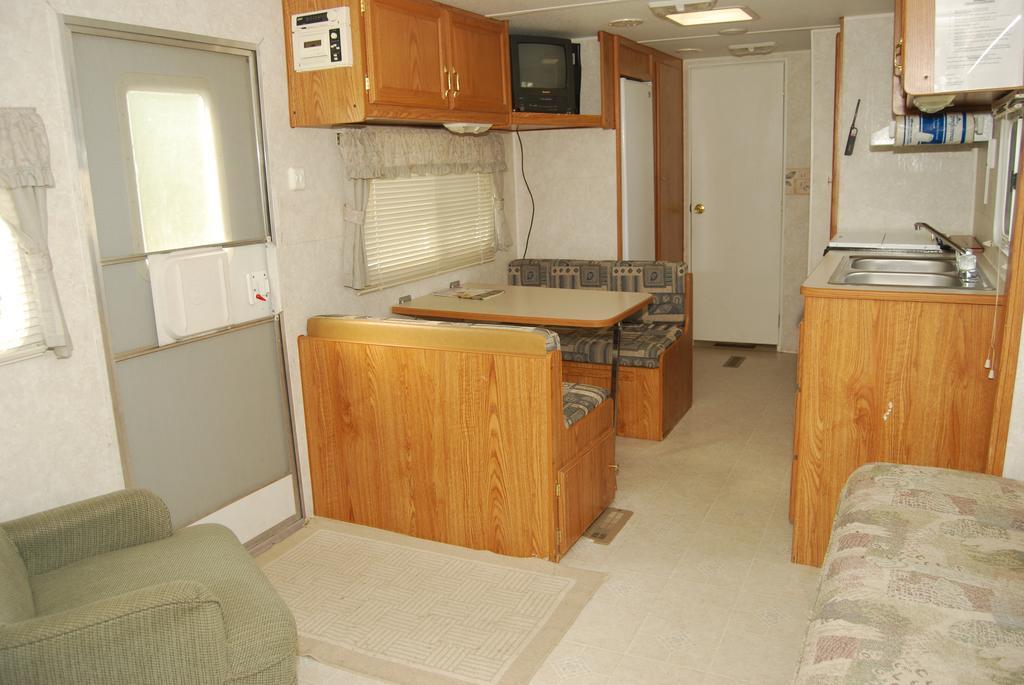 Crescent Bar Camping Resort Studio Cabin 1 Trinidad Esterno foto