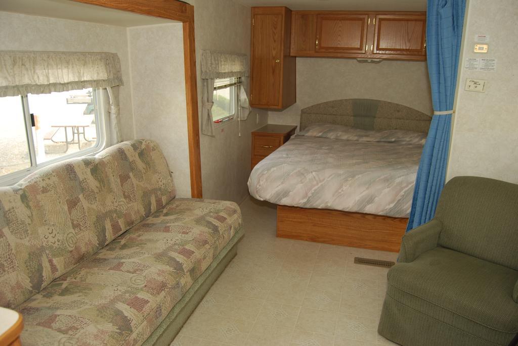 Crescent Bar Camping Resort Studio Cabin 1 Trinidad Esterno foto