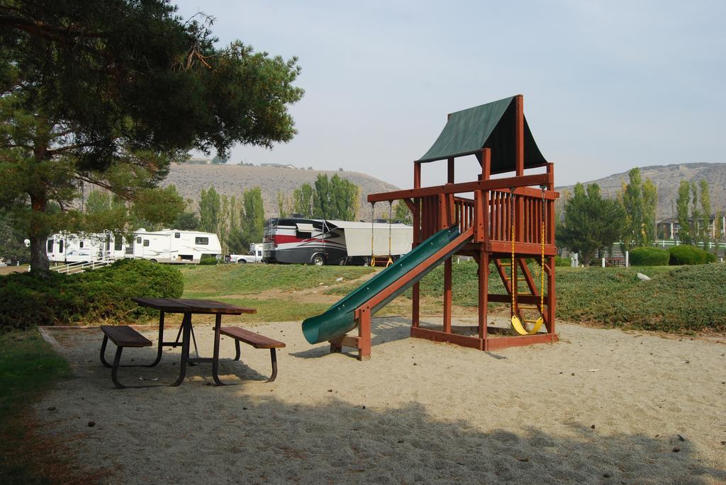 Crescent Bar Camping Resort Studio Cabin 1 Trinidad Esterno foto